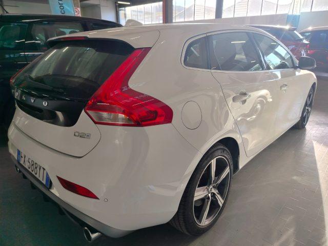 VOLVO V40 D2 R-design
