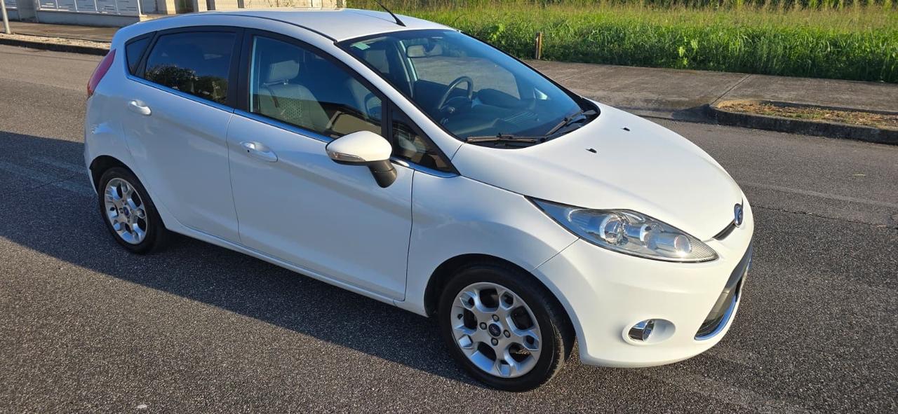 Ford Fiesta 1.4 5 porte Bz.- GPL