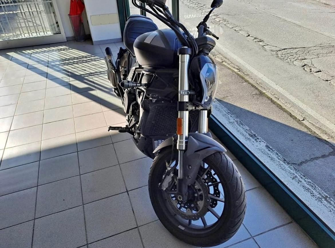 Benelli 502C 2020 4800 km PARI AL NUOVO!