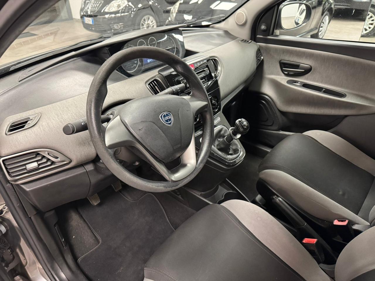 Lancia Ypsilon 1.2 69 CV 5 porte Platinum