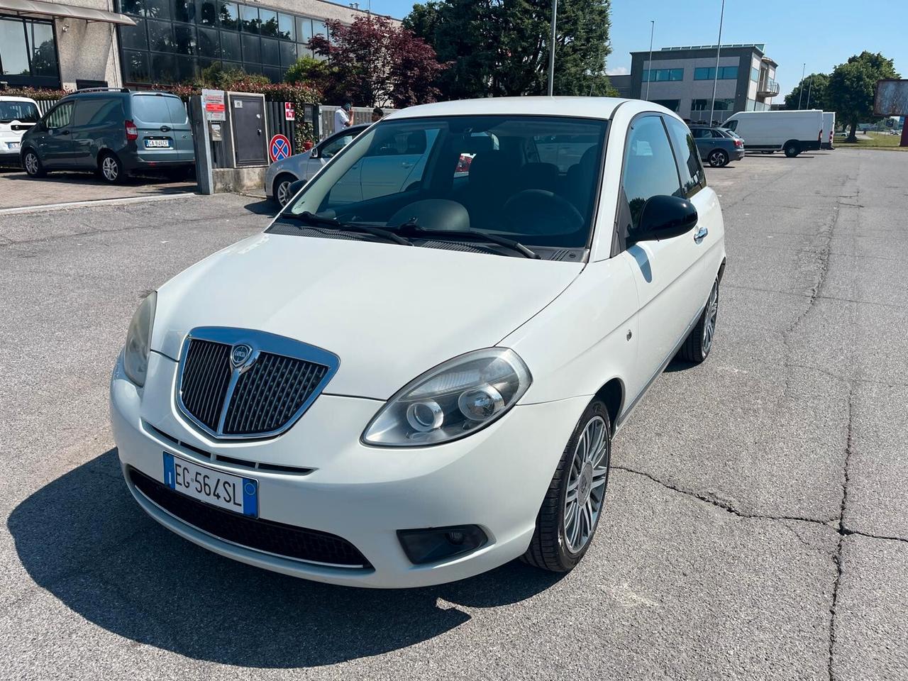 Lancia Ypsilon 1.3 MJT 75 CV Platinum
