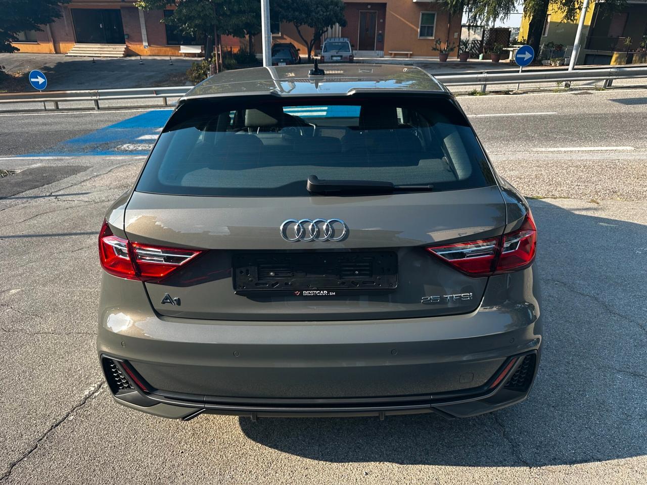 Audi A1 SPORTBACK 25 TFSI S line / PELLE