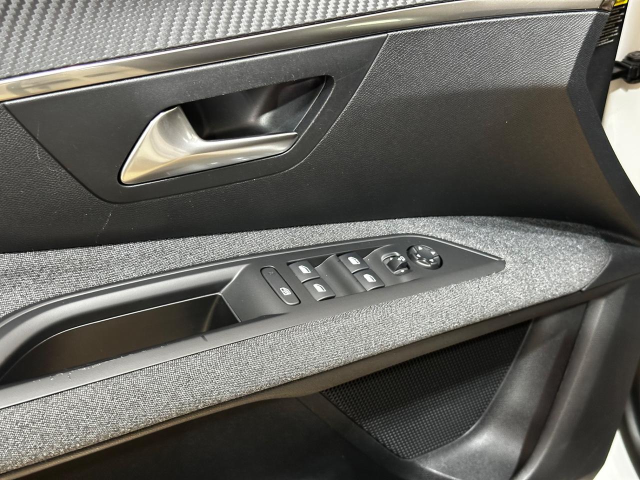 Peugeot 3008 BlueHDi 130 S&S EAT8 Business