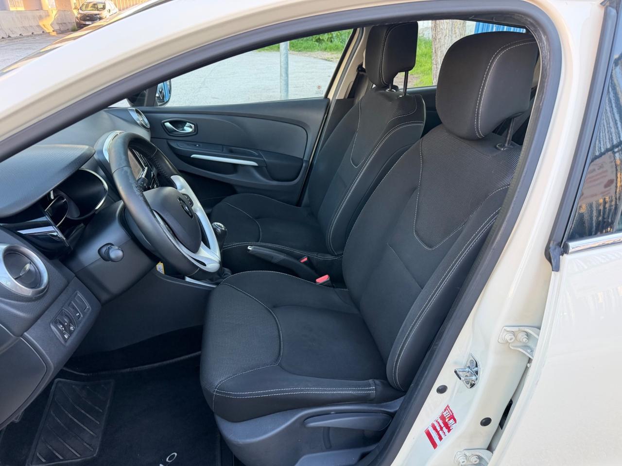 Renault Clio 1.2 benzina 75 cv 2015 navi retroc