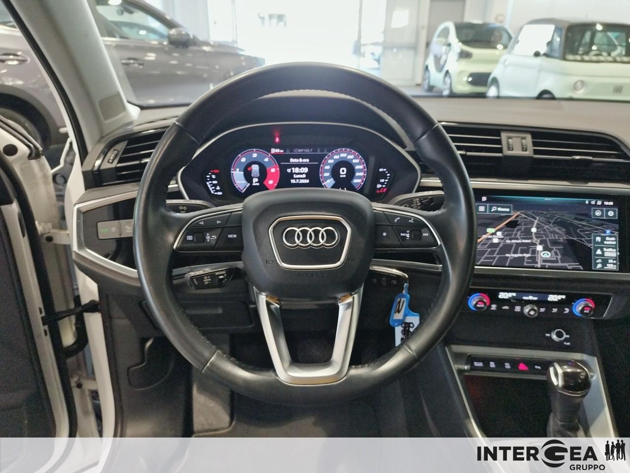 AUDI Q3 35 2.0 tdi Business s-tronic