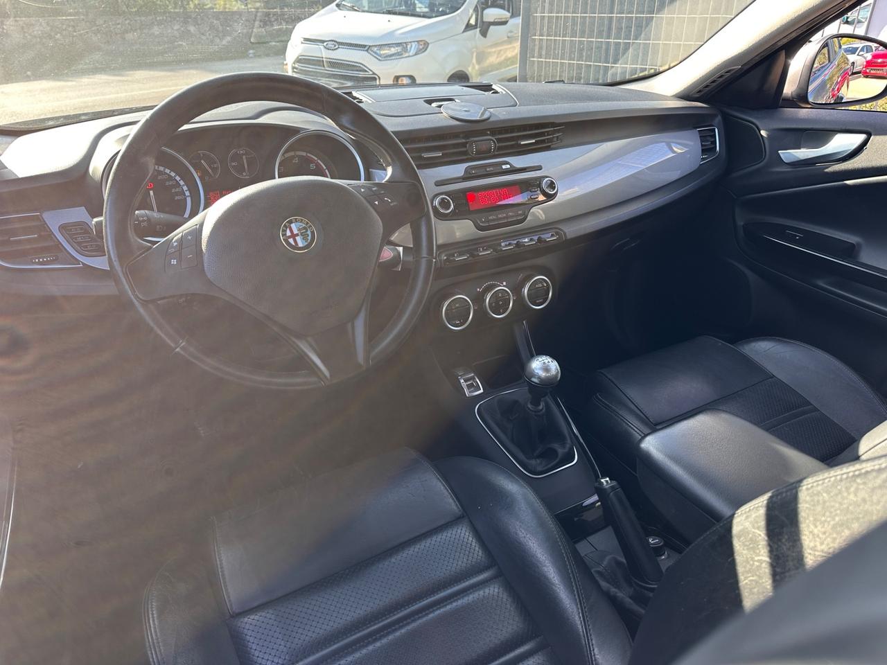 Alfa Romeo Giulietta 1.6 JTDm-2 105 CV Distinctive-2013