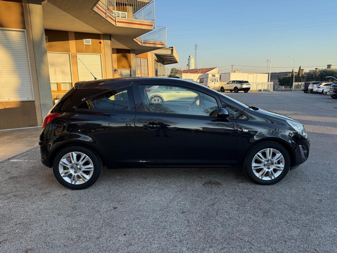 Opel Corsa 1.2 Benzina- Neopatentati