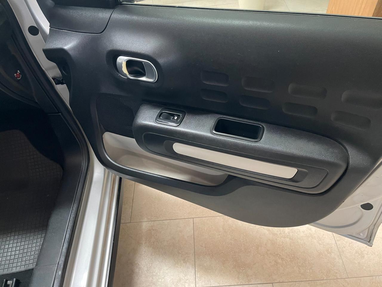 Citroen C31.2 82 CV PureTech Shine Full Cinghia+tagliando Neopatentati