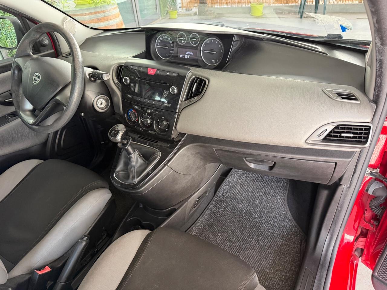 Lancia Ypsilon 1.2 69 CV 5 porte S&S Gold
