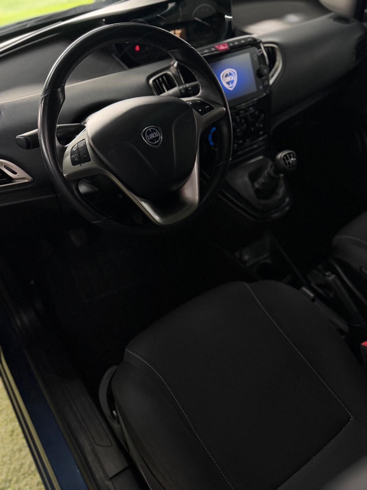 Lancia Ypsilon 1.0 Hybrid Ecochic Gold