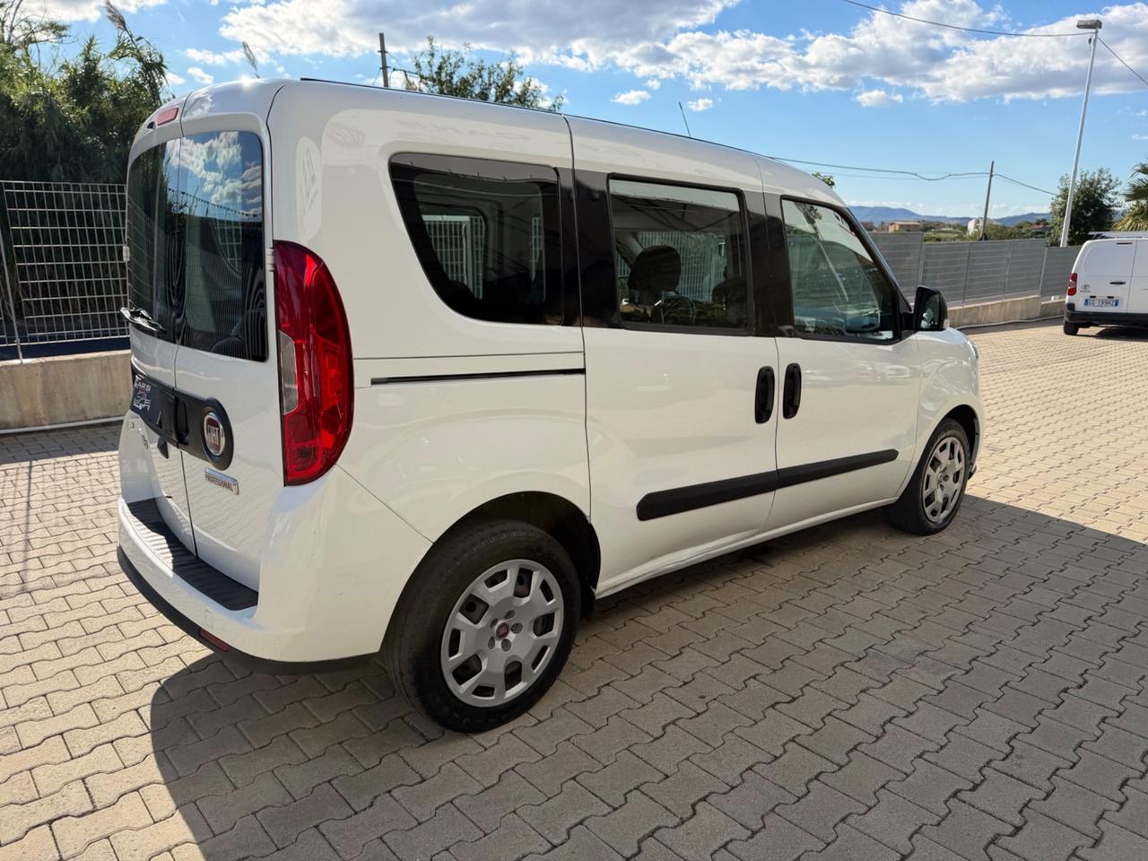 FIAT DOBLO 1.6 DIESEL AUTOCARRO CON POSTI