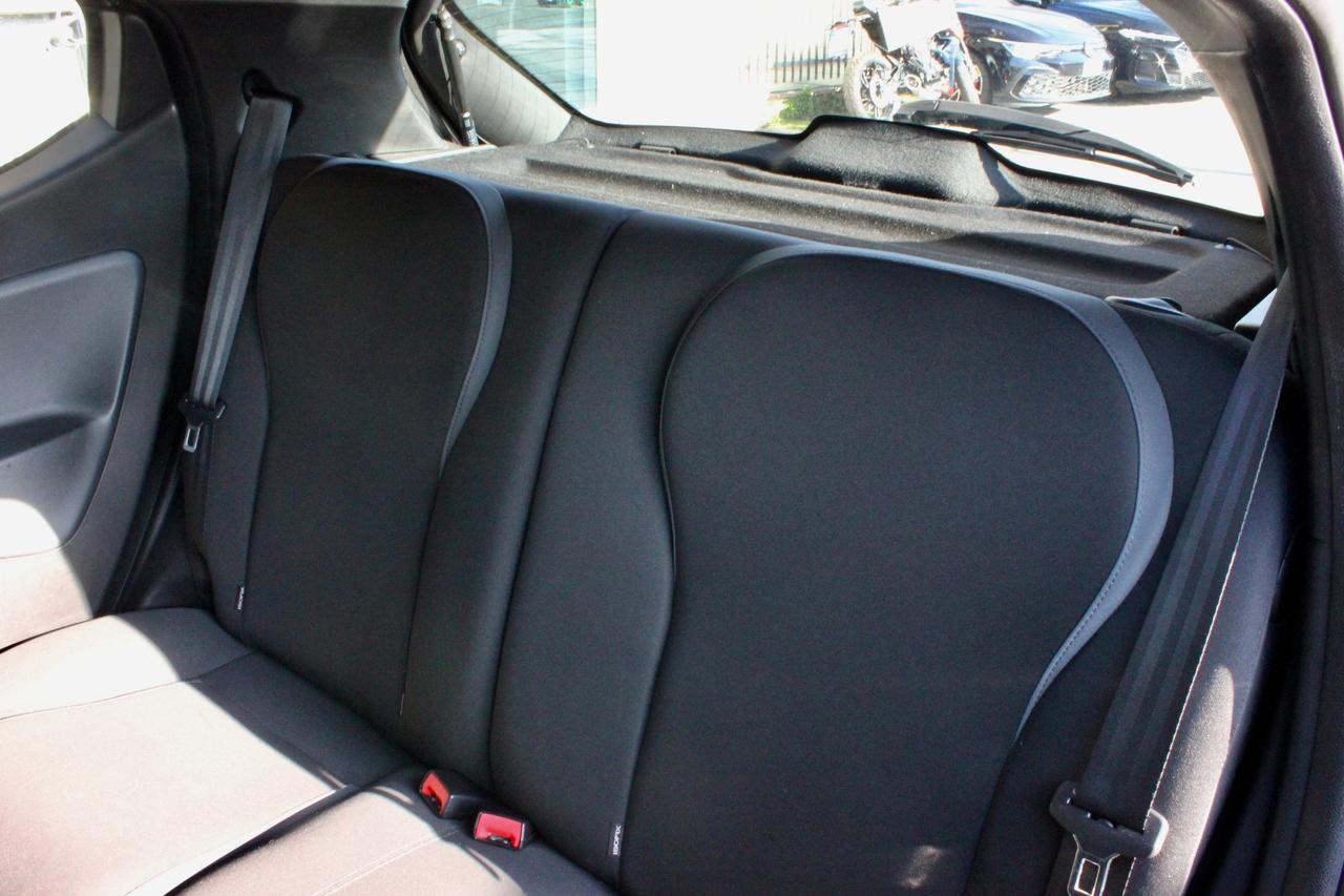 Lancia Ypsilon 1.2 69 CV 5 porte Silver POCHISSIMI KM!