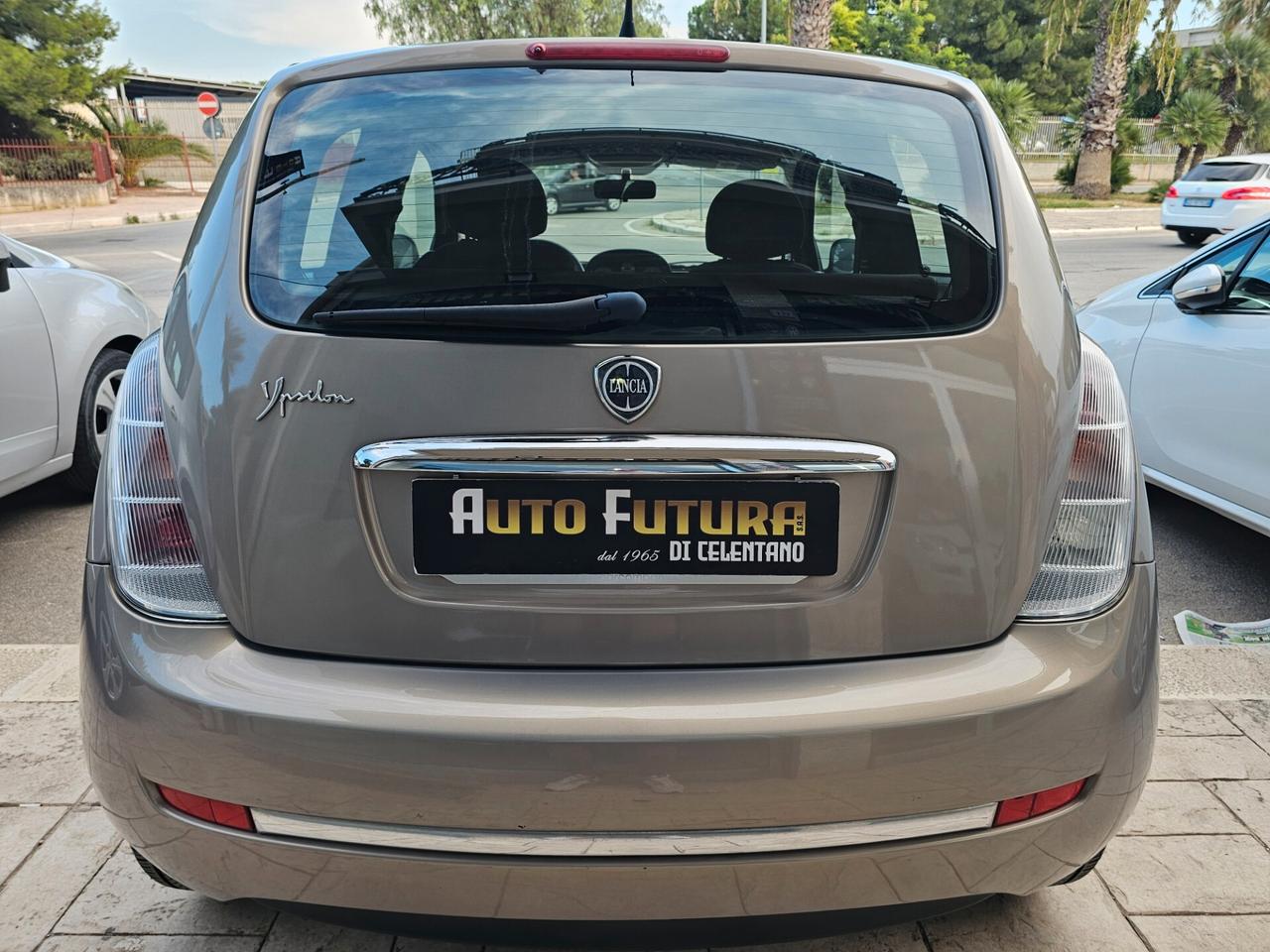 Lancia Ypsilon 1.3 MJT 75 CV Diva