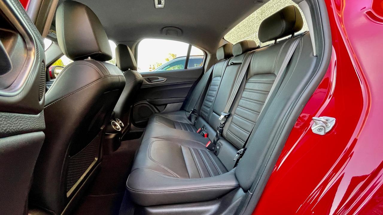 ALFA ROMEO GIULIA 2.2 Q4 VELOCE TURBODIESEL 210CV - SEDILI ELETTRICI IN PELLE RISCALDABILI, VOLANTE RISCALDATO, FULL LED