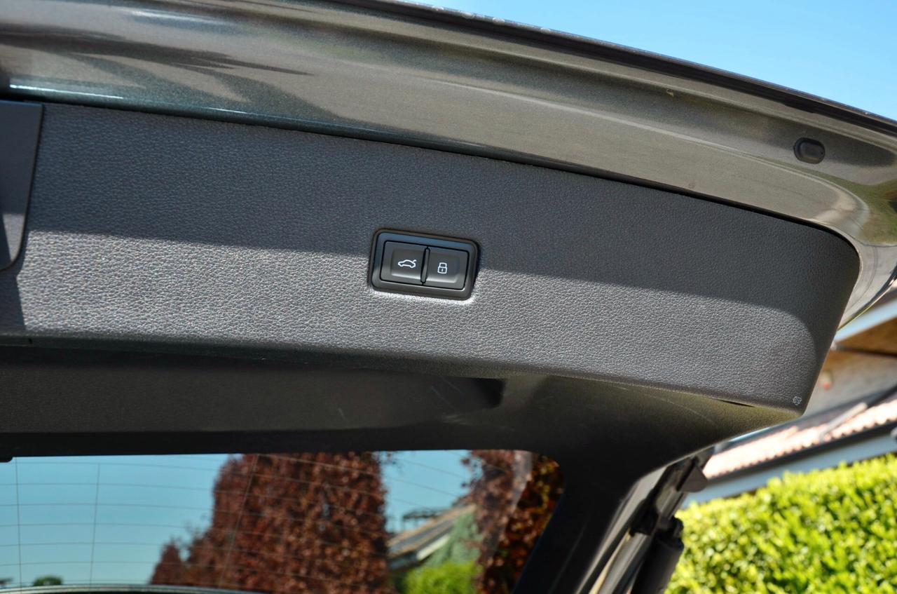 AUDI SQ8 4.0 TFSI QUATTRO 507cv TIPTRONIC, GAR, AUDI 12/27, SERVICE AUDI, UNICOPROPRIETARIO, EURO 6E, TETTO, MATRIX, BANG&OLUFSEN, SOFT CLOSE, SOSPENSIONI ADATTIVE, INSERTI CARBONIO, 23", PERMUTE