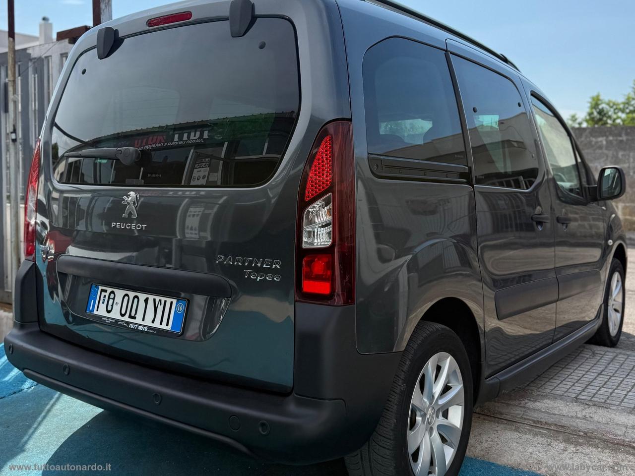 PEUGEOT Partner Tepee BlueHDi 100 Outdoor