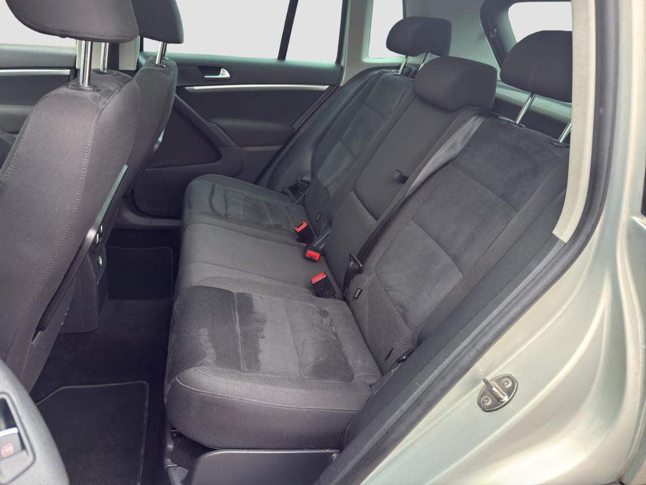 Volkswagen Tiguan 2.0 TDI 140 CV Sport & Style *TETTO APRIBILE*