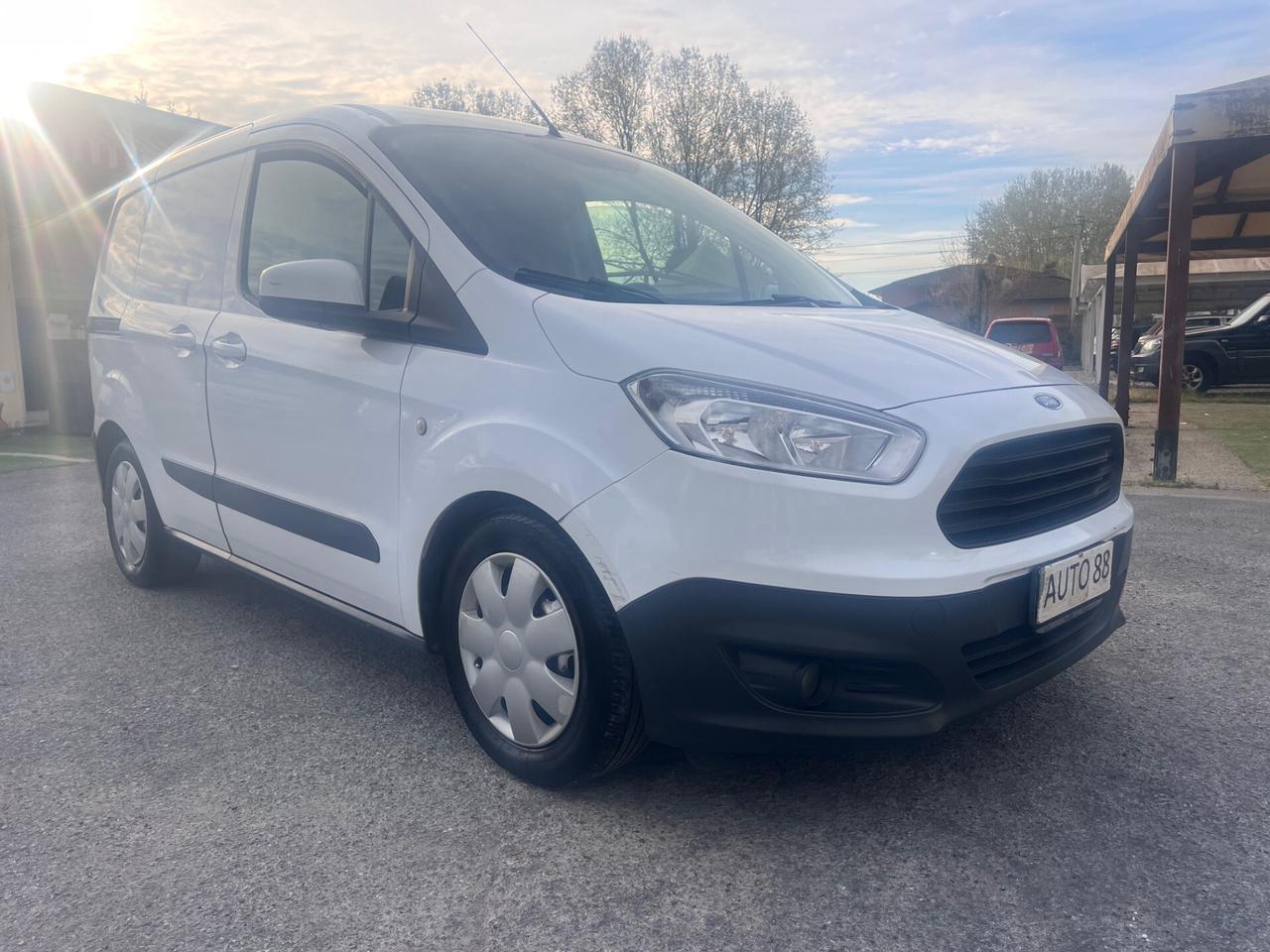 Ford Tourneo Courier 1.5 TDCI 75 CV VAN