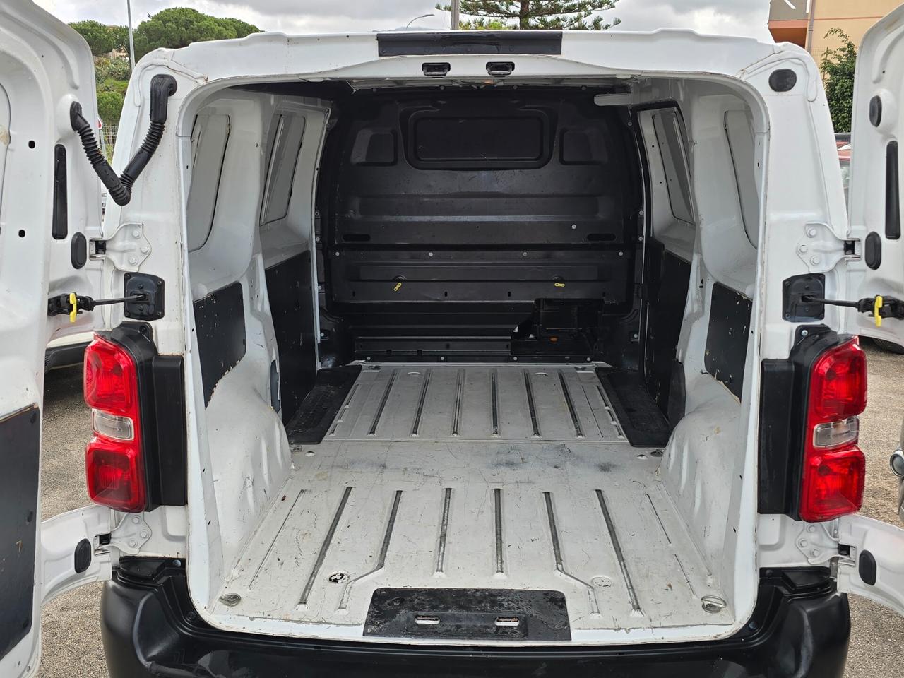 CITROEN JUMPY 1.5 BLUEHDI 3 POSTI 6 MARCE DIESEL (IVA COMPRESA NEL PREZZO INDICATO)
