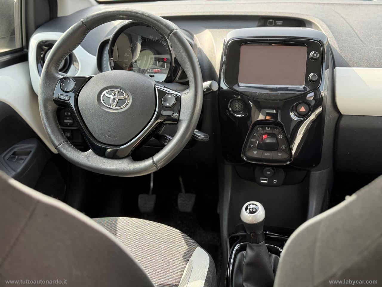 TOYOTA Aygo 1.0 VVT-i 69 CV 5p. x-wave
