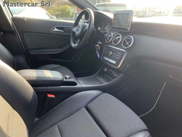 MERCEDES-BENZ A 180 A 180 d Business automatica - targa FC876XC