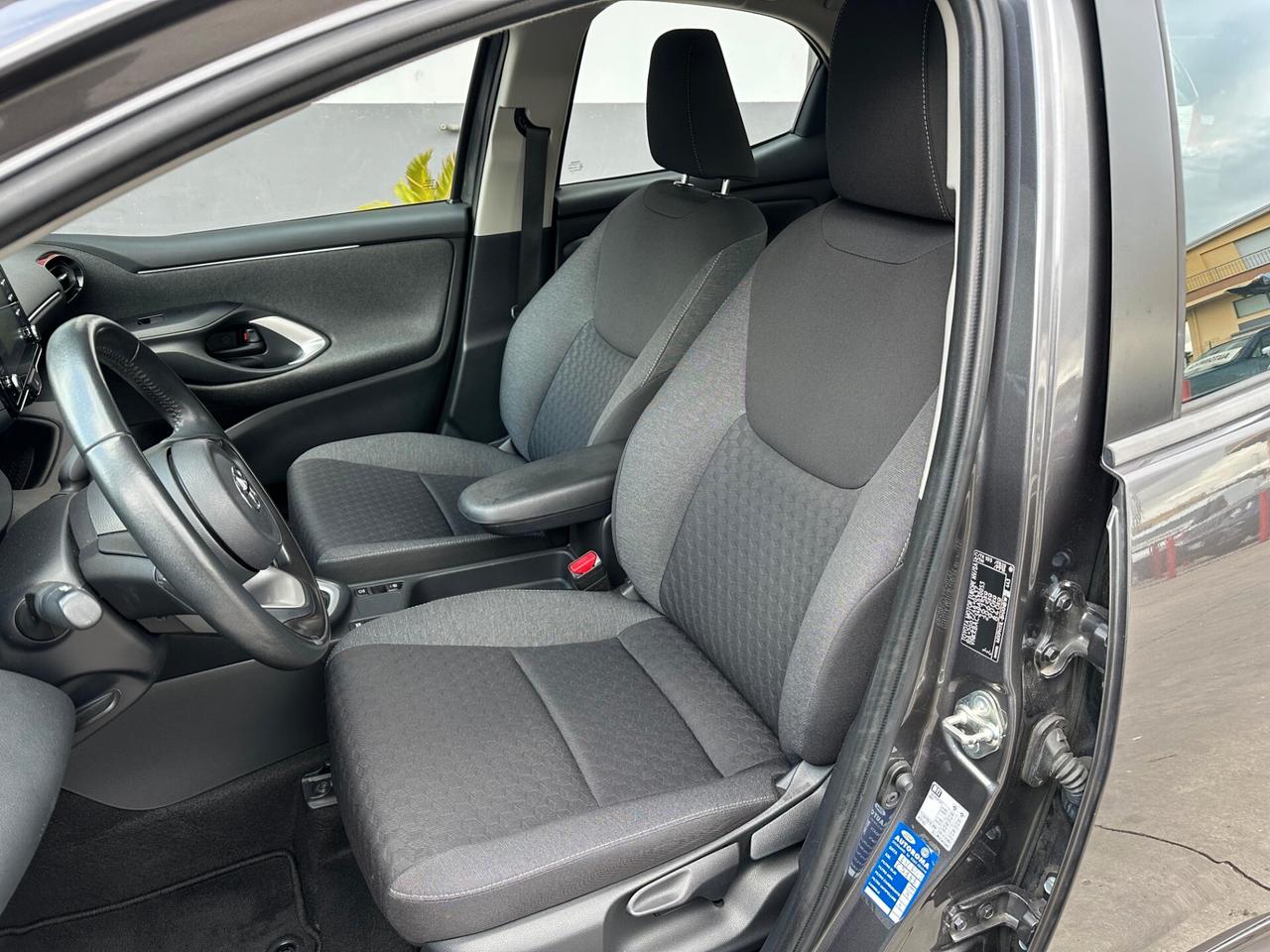 Toyota Yaris 1.5 Hybrid 5 porte Business PREZZO PROMO