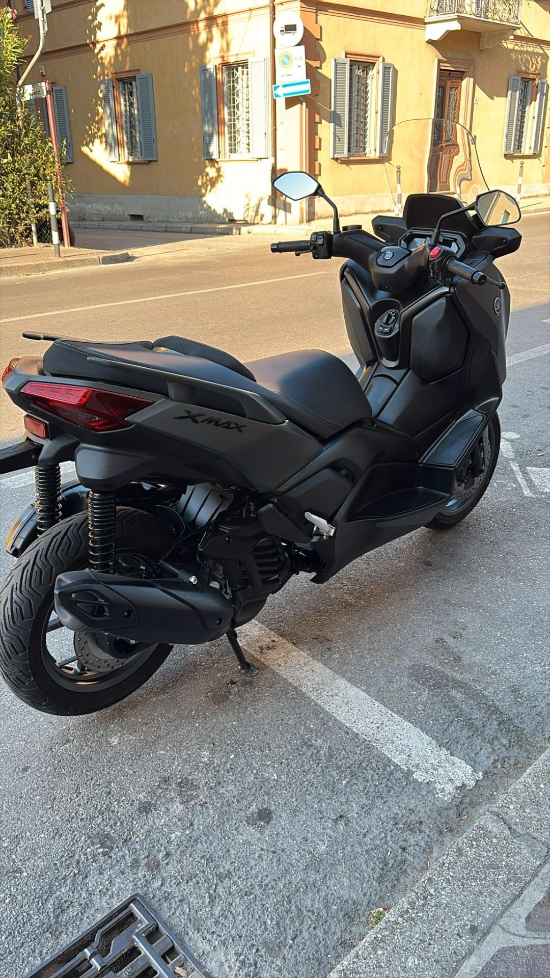 Yamaha X-Max 125 colorazione Tech Kamo