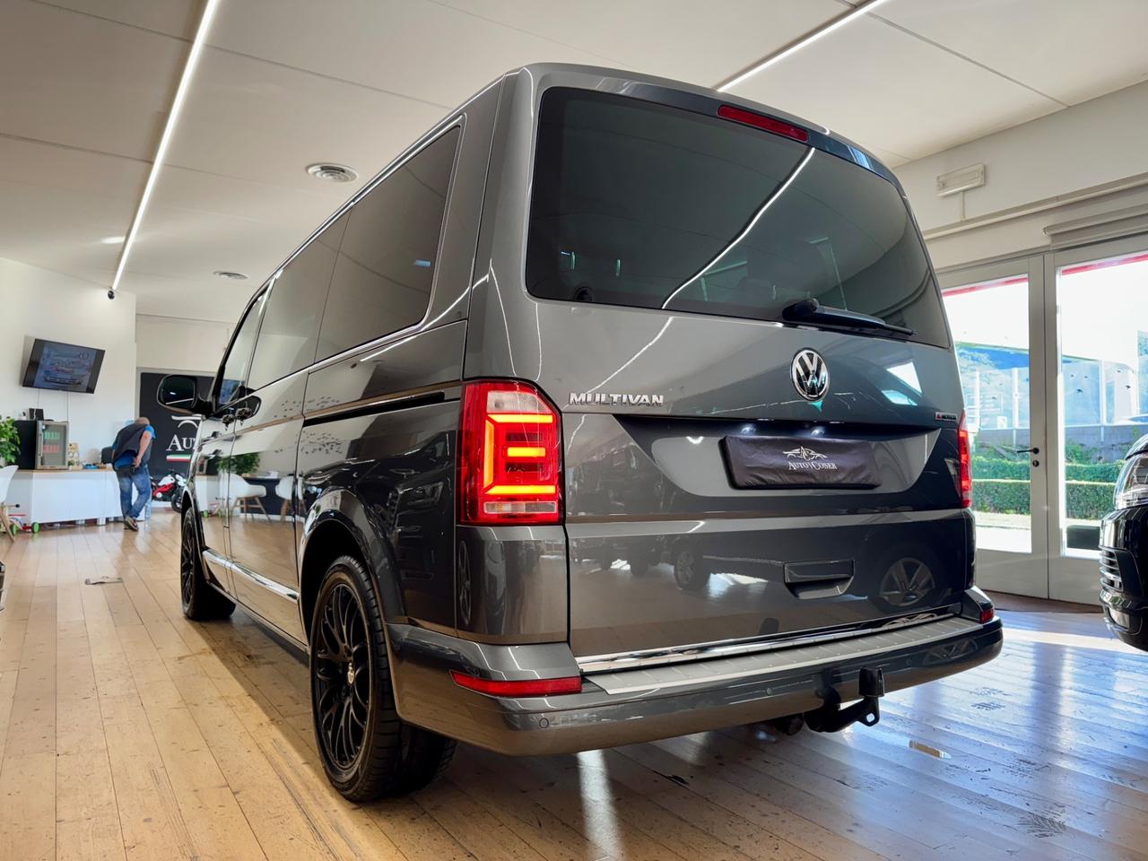 Volkswagen Multivan BULLI - WEBASTO - PARQUET - GANCIO
