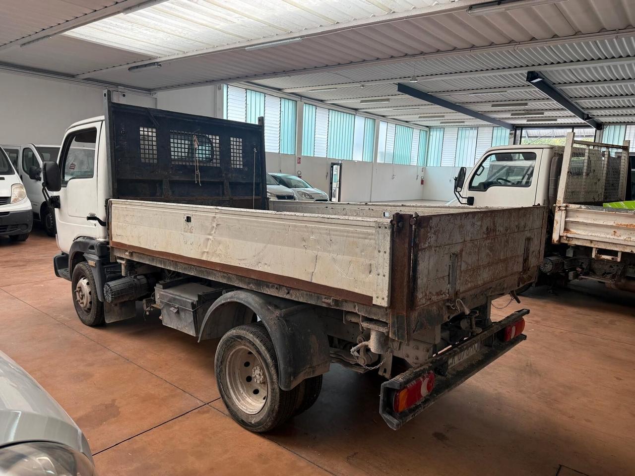 3 Nissan Cabstar ribaltabile non funzionante per operatori del settore