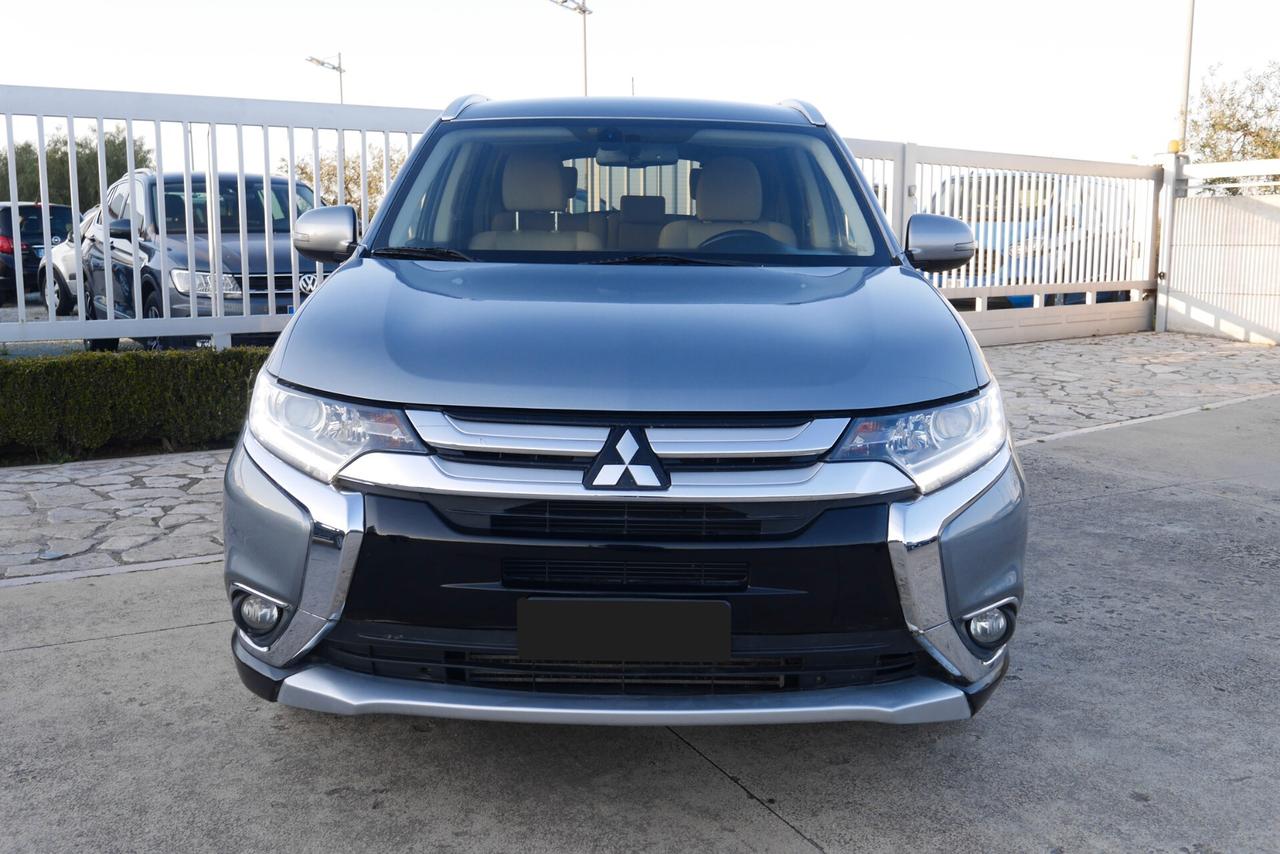 Mitsubishi Outlander 2.2 DI-D 4WD Instyle Plus Navi