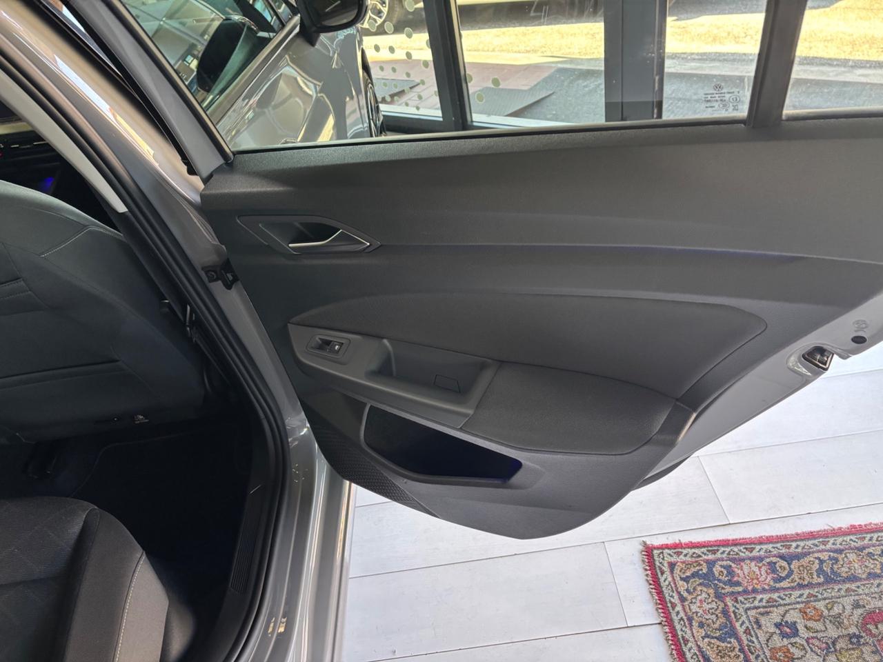 VW Golf 1.0 eTSI EVO DSG Life scarico akrapovic, neopatentati
