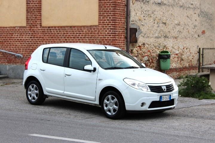 Dacia Sandero 1.2 16V Lauréate NEOPATENTATI CLIMATIZZATA PNEUMATICI MICHELINE ALPIN