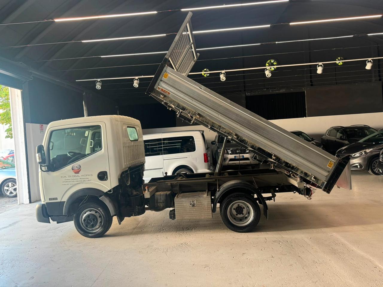 Nissan Cabstar Ribaltabile trilaterale