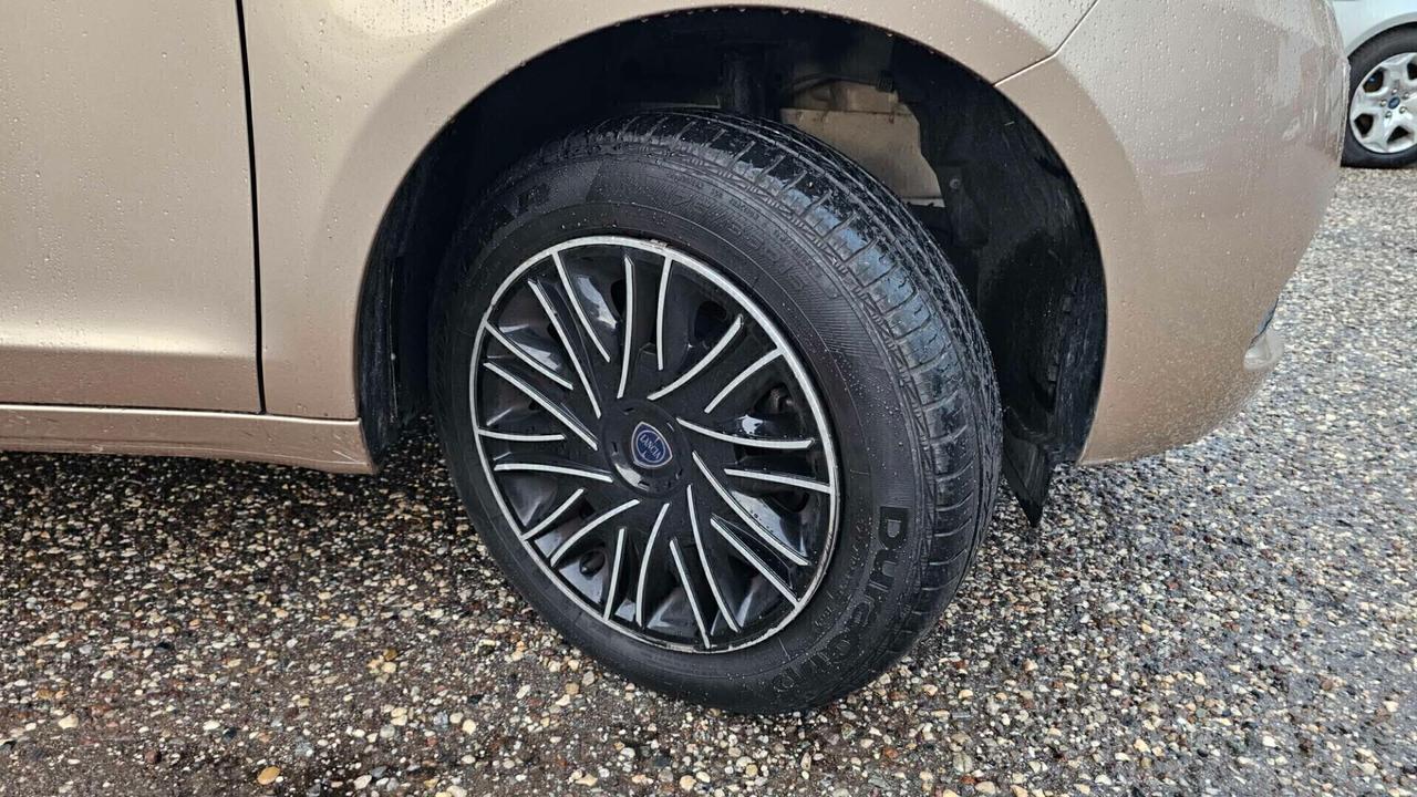 Lancia Ypsilon 0.9 TwinAir 5 porte Metano Ecochic Gold Neopatentati