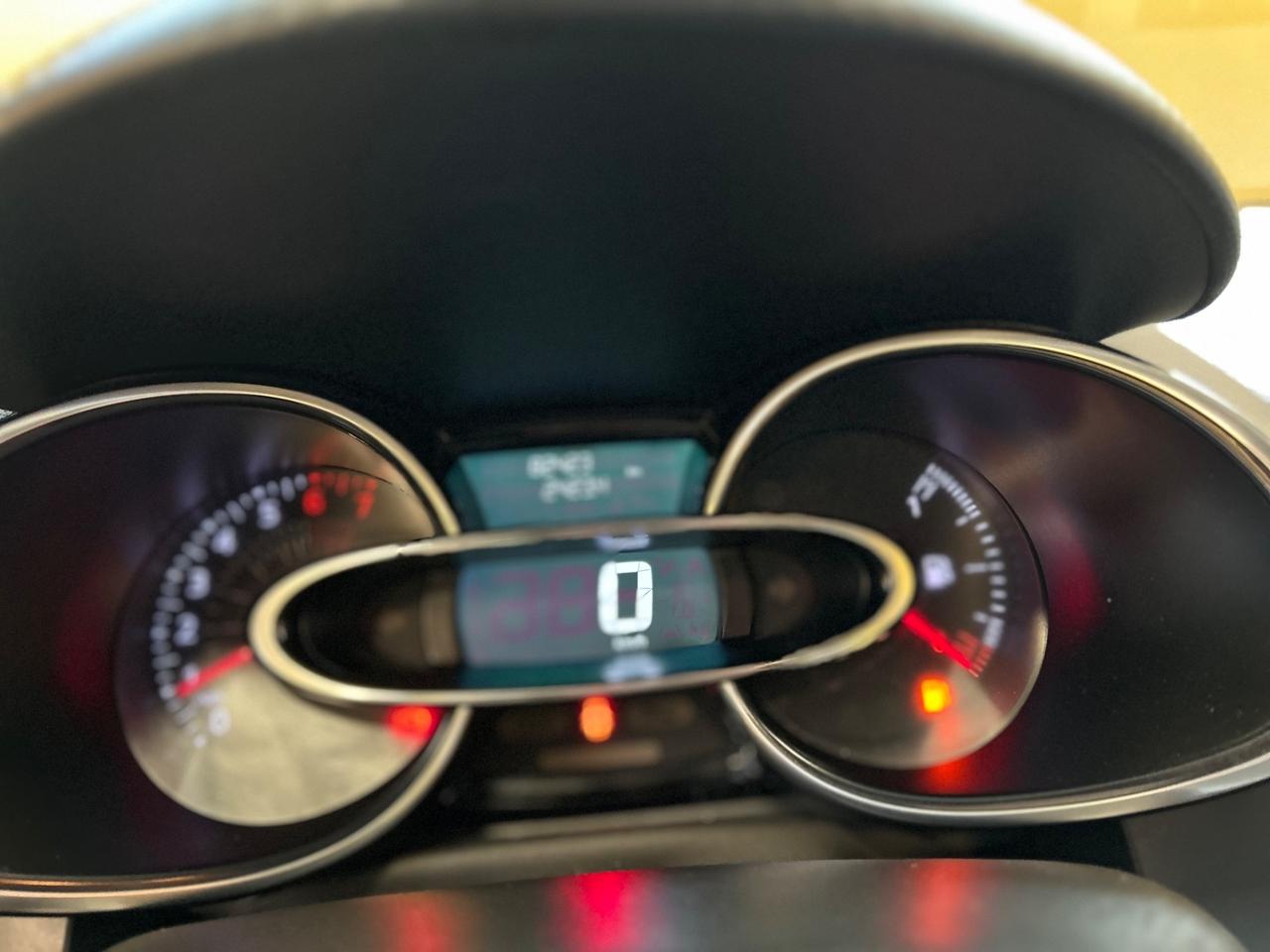 Renault Clio 1.2 75 CV 5 porte ZEN * 80.000KM *