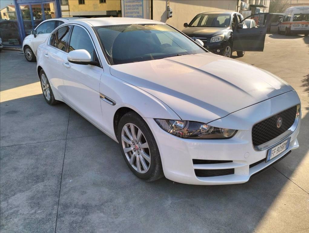 JAGUAR XE 2.0d i4 Pure 180cv auto my19 del 2016