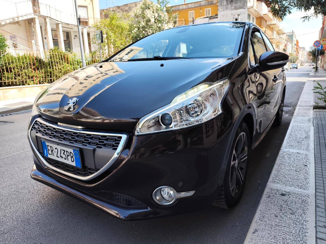 Peugeot 208 1.4 HDi 68CV ALLURE NAVI
