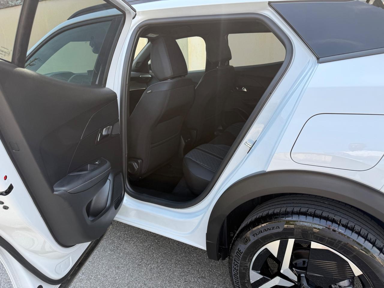 Peugeot 2008 Hybrid 145 e-DCS6 Allure …2025