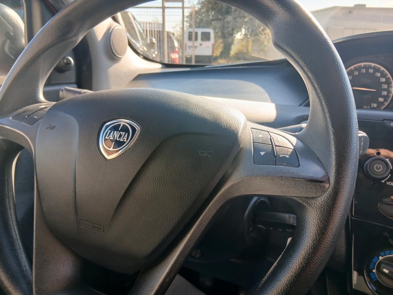 Lancia Ypsilon 1.2 69 CV 5 porte S&S Gold