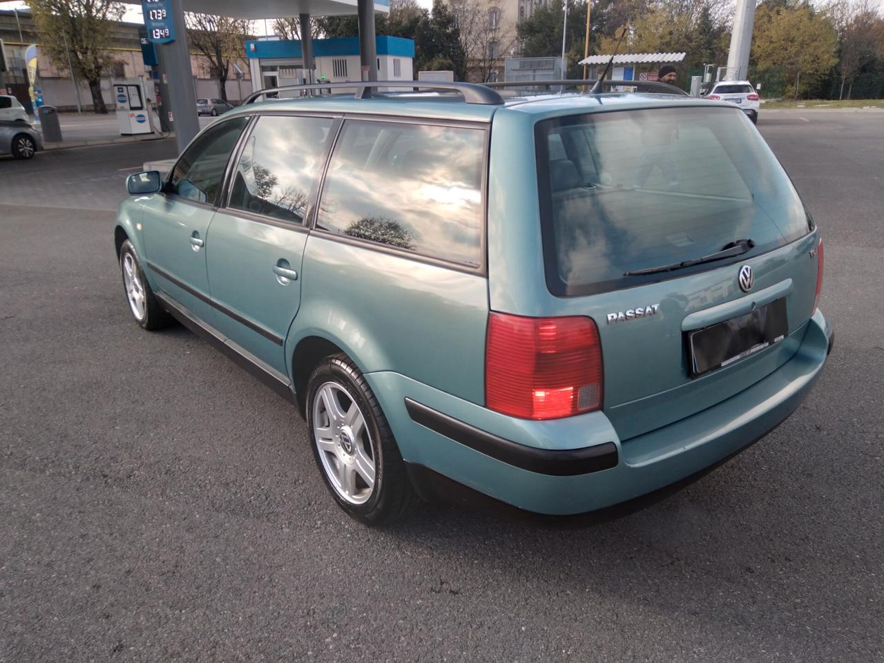 Volkswagen Passat 1.9 TDI/115 CV cat Var. H.line x neopatentati