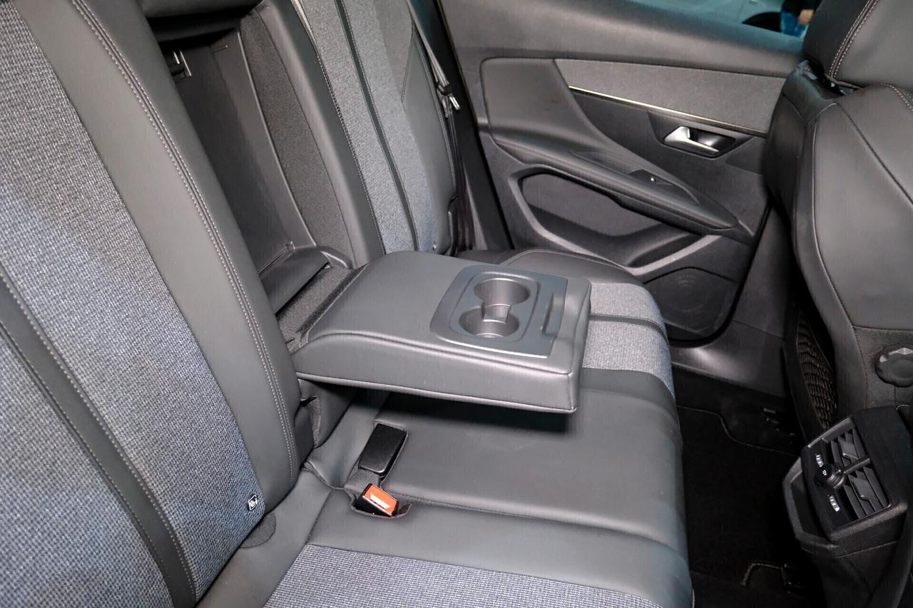 Peugeot 3008 ALLURE 1.2T 130cv COCKPIT LED+NAV