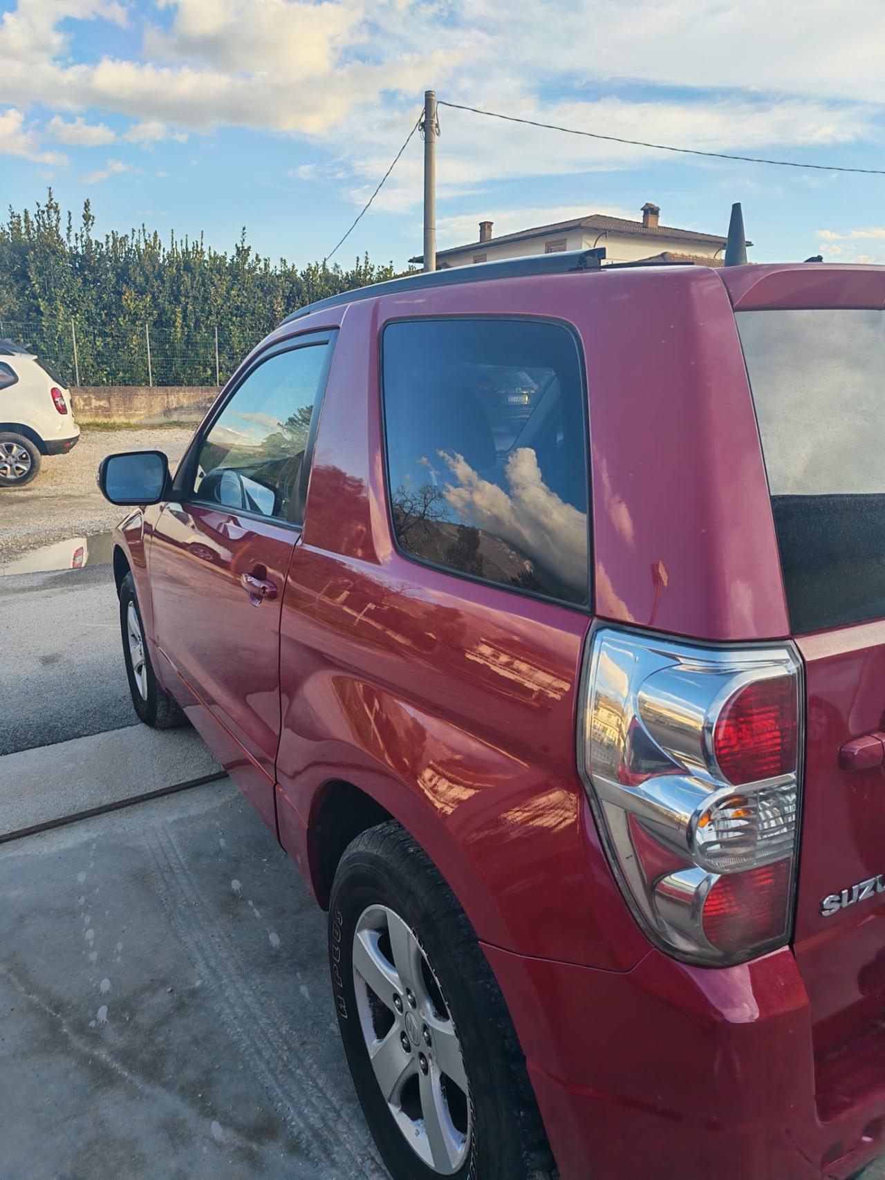 Suzuki Grand Vitara 1.9 DDiS 3 porte gancio traino omologato