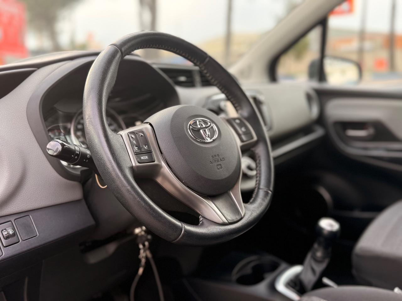 Toyota Yaris 1.0 5 porte Lounge 2017