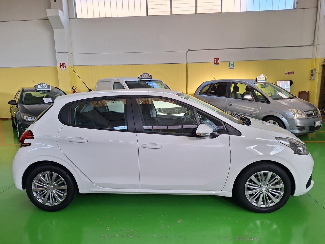 Peugeot 208 PureTech 82 5 porte Allure