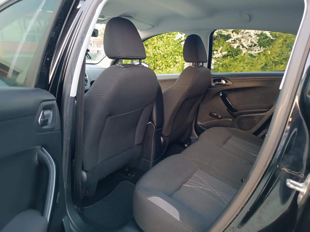 Peugeot 208 1.4 HDi 68 CV 5 porte Active