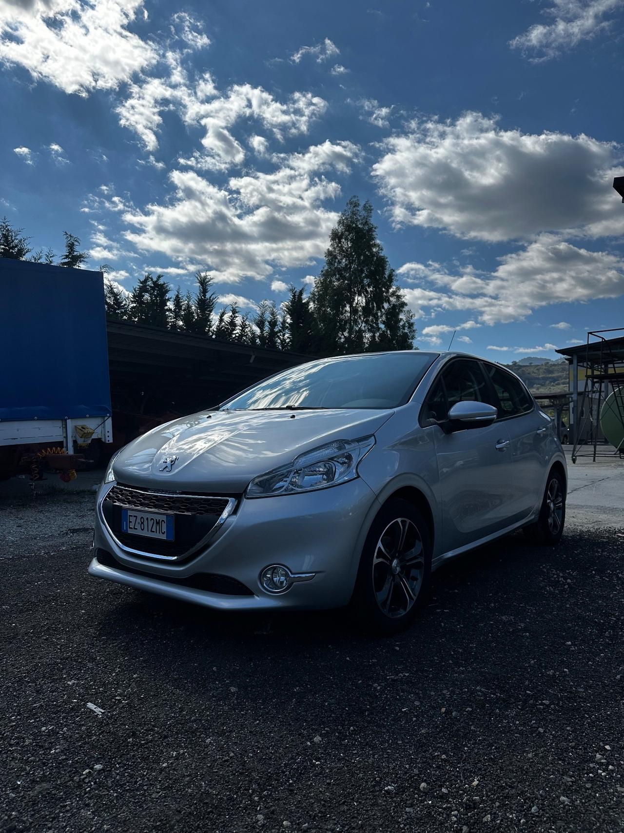 Peugeot 208 1.4 HDi 68 CV 5 porte Allure