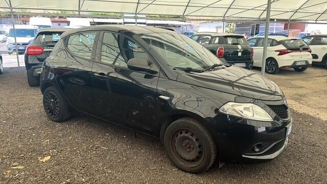 Lancia Ypsilon 1.2 69 CV 5 porte GPL Ecochic Black and Noir