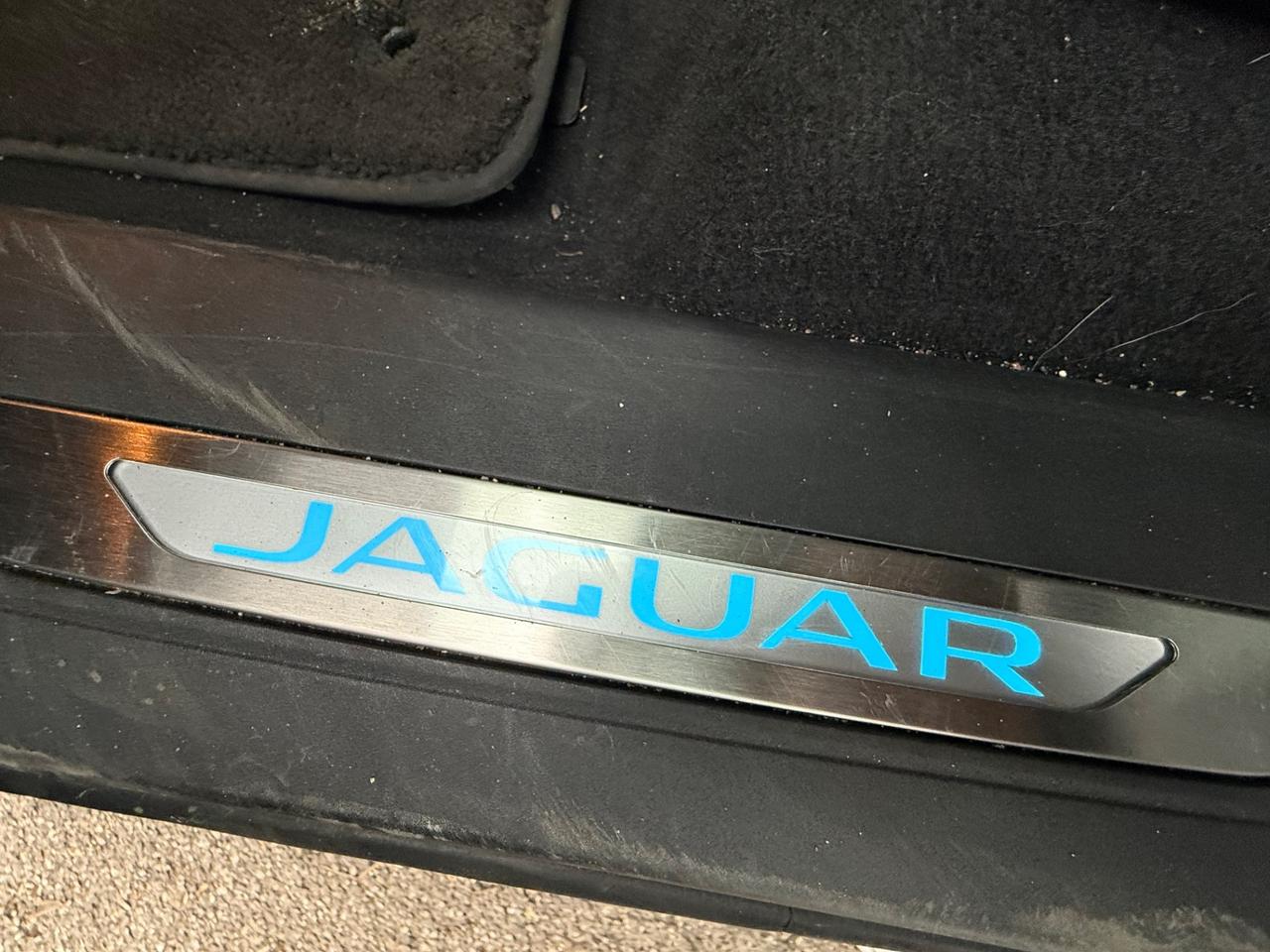 Jaguar F-Pace 2.0 D 180 CV AWD aut. R-Sport