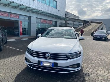 VOLKSWAGEN Passat Variant 1.6 TDI SCR DSG Busine