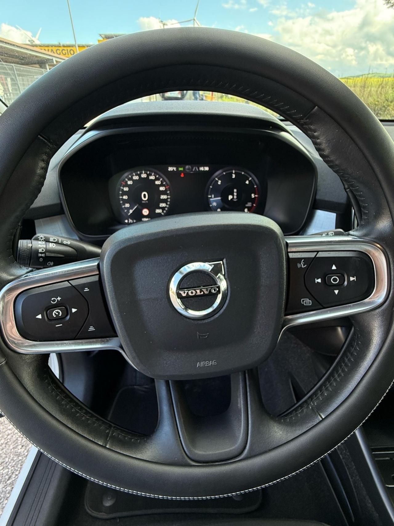 Volvo XC40 D3 AWD Geartronic Momentum auto Pro N1